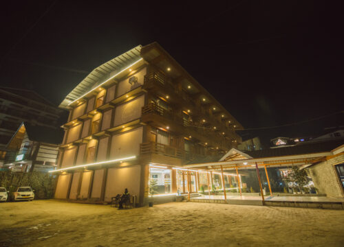 Stay in the most beautiful places in Manali